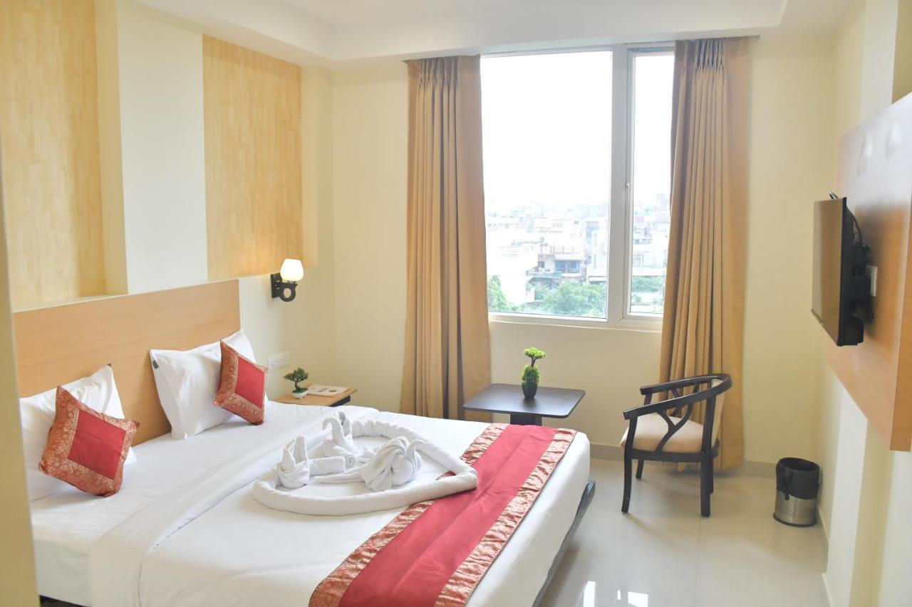 Hotel Yatharth Inn Варанаси Екстериор снимка