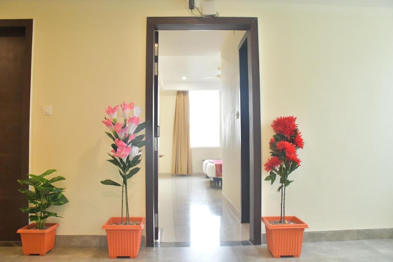 Hotel Yatharth Inn Варанаси Екстериор снимка