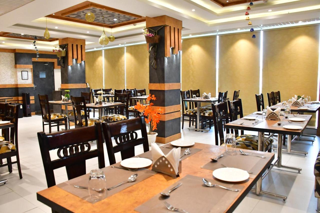 Hotel Yatharth Inn Варанаси Екстериор снимка