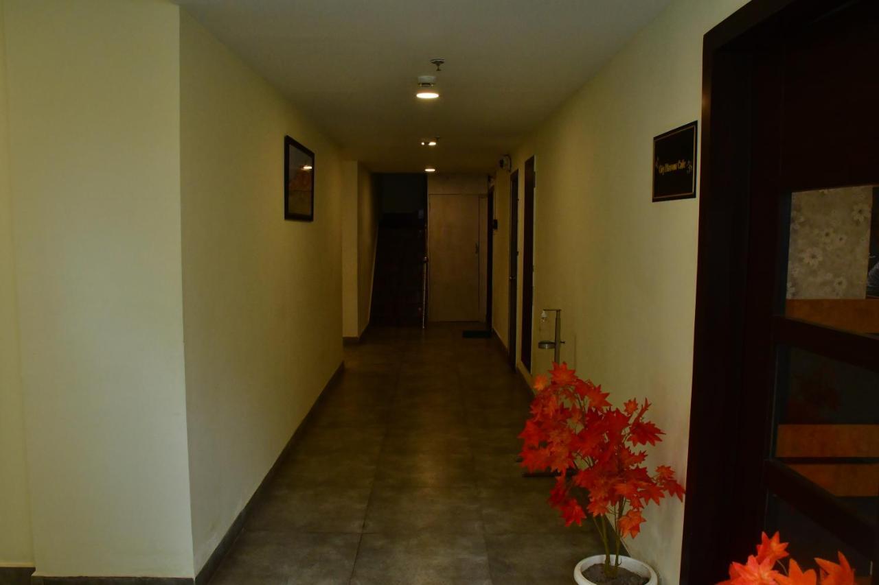 Hotel Yatharth Inn Варанаси Екстериор снимка