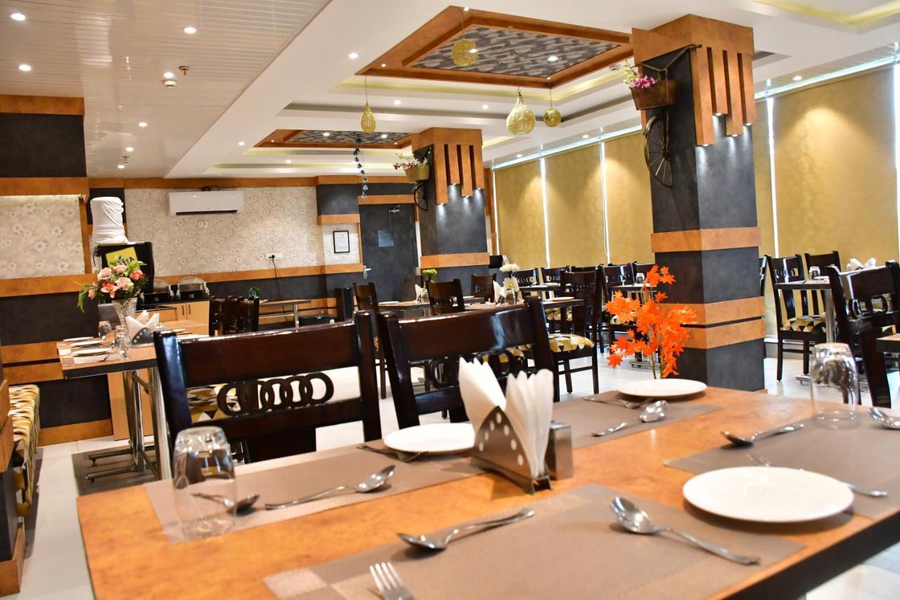 Hotel Yatharth Inn Варанаси Екстериор снимка