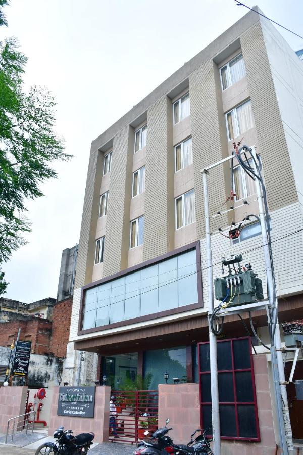 Hotel Yatharth Inn Варанаси Екстериор снимка