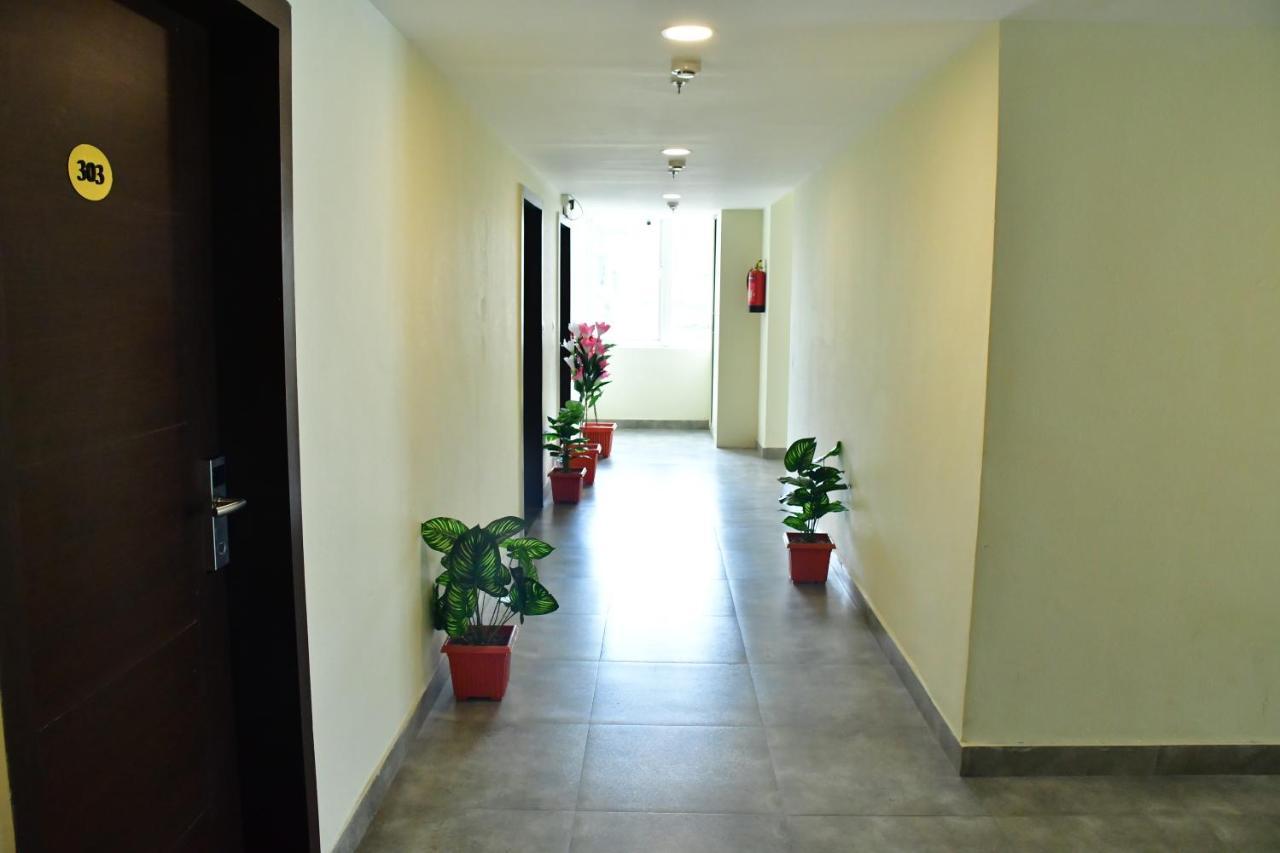 Hotel Yatharth Inn Варанаси Екстериор снимка