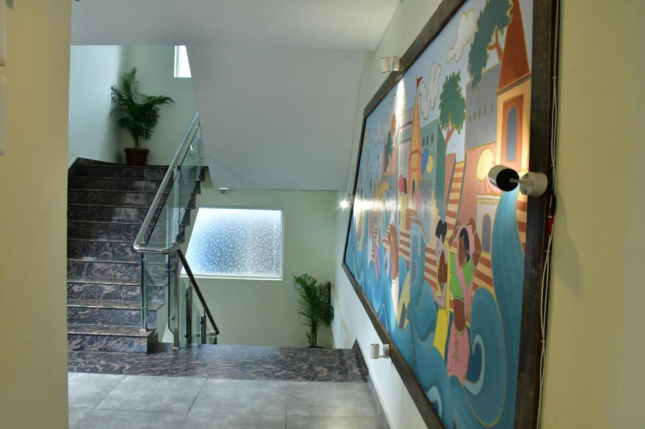 Hotel Yatharth Inn Варанаси Екстериор снимка